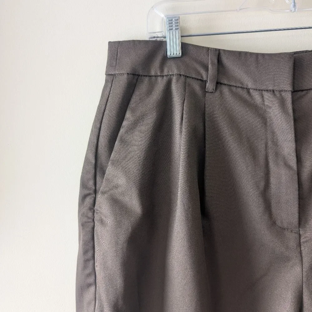 Old Navy Extra High-Waisted Taylor Trouser Shorts Size Large Brown Pleated